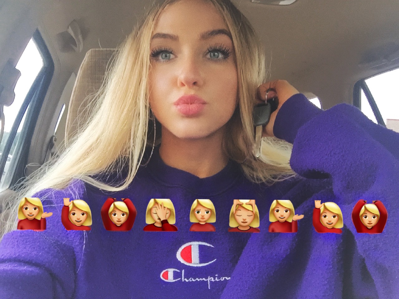 Small Blonde Hair Emoji - wide 5
