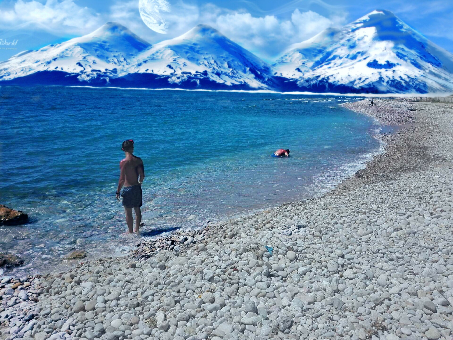 Горе море. Адлер море горы. Адлер море пляж горы. Адлер пляж горы. Сочи море на фоне гор.