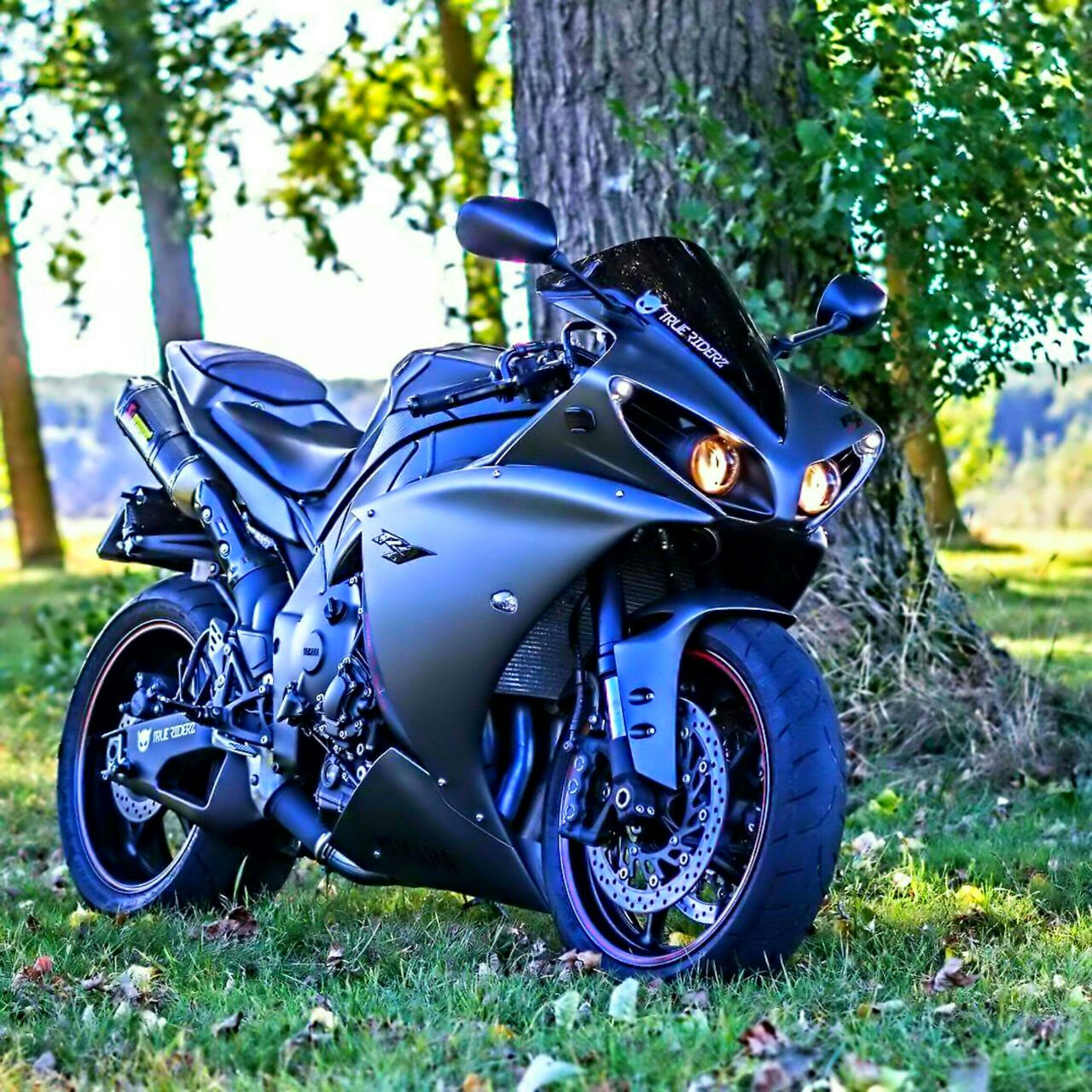 Фото байка. Спортбайк Ямаха r1. Мотоцикл спортбайк Ямаха р1. Мотоцикл Yamaha r1 чёрный. Ямаха р1 серая.