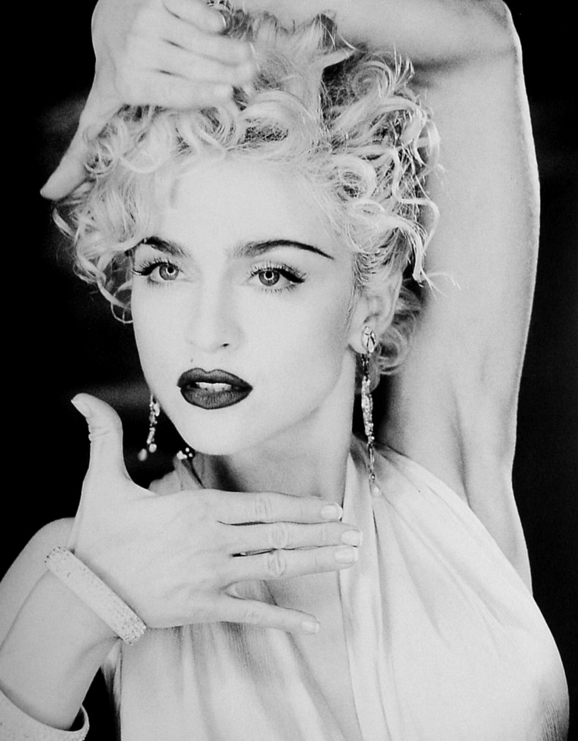 Красота мадонны. Madonna 2022. Мадонна Vogue 1990. Мадонна певица 1990.