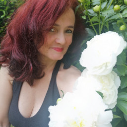 me selfportrait redhair redhead flowers spring whiteflowers selfie woman womanportrait