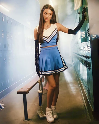 #oliviarodrigo #sour #good4u #good4uoliviarodrigo #oliviarodrigogood4u #queen #liv #livrodrigo #olivia #rodrigo #cheerleader #blue #blueaesthetic #teal #tealaesthetic #barrett #hair #pretty #beautiful #cute #outfit #leather 💙