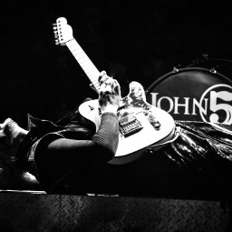 john5 guitarist show concert tour havingfun guitar layingdown relaxed ecblackandwhiteedits blackandwhiteedits